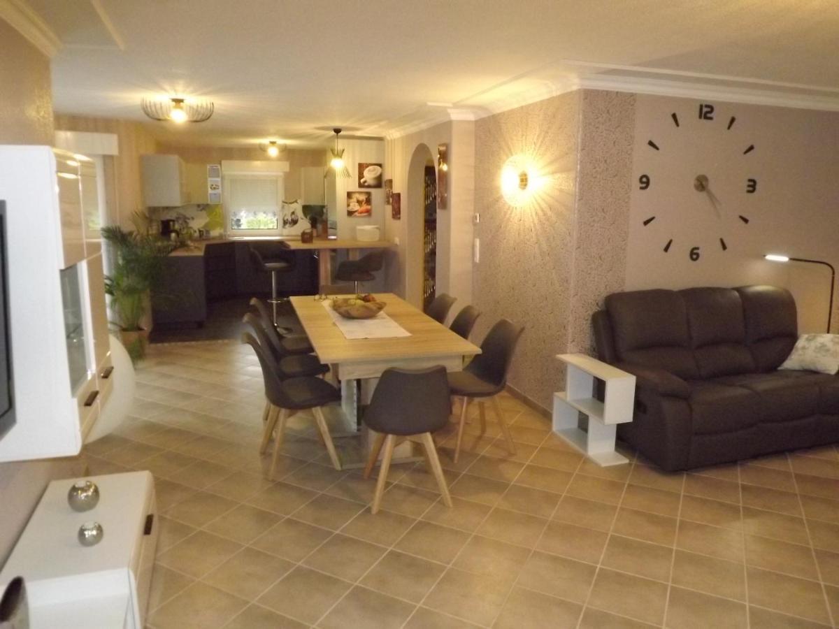 Grosszuegige Ferienwohnung Am Waldesrand Im Seenland Lauta Eksteriør bilde