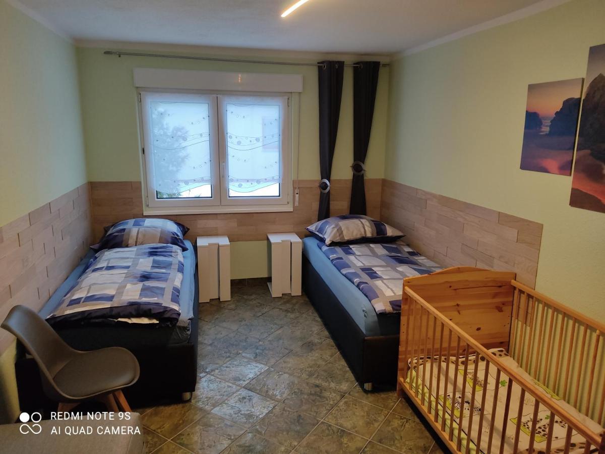 Grosszuegige Ferienwohnung Am Waldesrand Im Seenland Lauta Eksteriør bilde